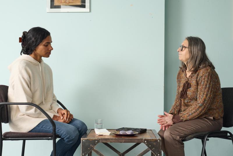 Inara in a therapy session with Emine